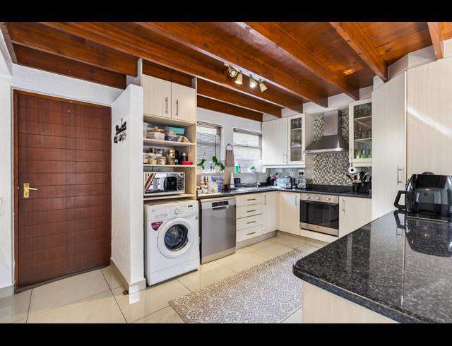 2 BEDROOM APARTMENT FOR SALE IN SUNNINGHILL